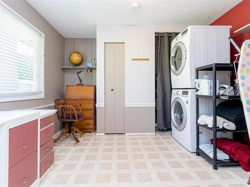 908 Rankin Rd, Esquimalt, BC - Indoor Photo Showing Laundry Room