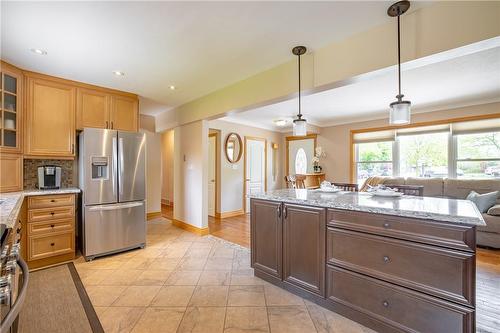 11 Glengarry Road, St. Catharines, ON - Indoor Photo Showing Kitchen With Stainless Steel Kitchen