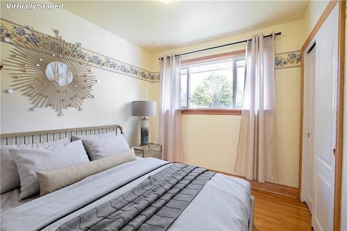 11 Glengarry Road, St. Catharines, ON - Indoor Photo Showing Bedroom