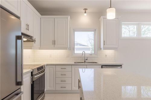 71 Beachwalk Crescent, Fort Erie, ON - Indoor Photo Showing Kitchen With Double Sink With Upgraded Kitchen
