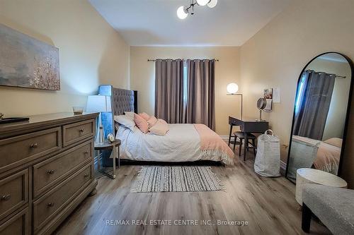 238 Pinehill Drive, Hamilton, ON - Indoor Photo Showing Bedroom
