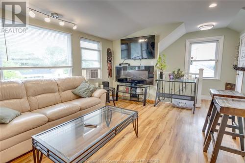 2361 Fraser Avenue, Windsor, ON - Indoor Photo Showing Living Room