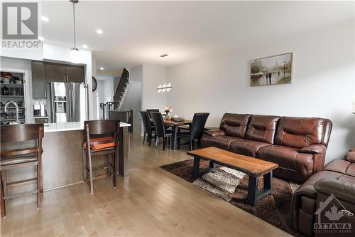 625 Capricorn Circle, Ottawa, ON - Indoor Photo Showing Living Room