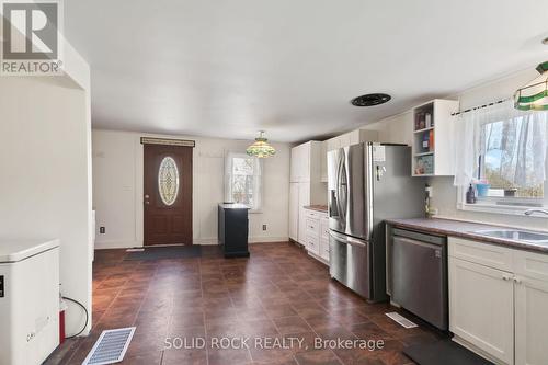377 Sand Lake Road, Rideau Lakes, ON - Indoor Photo Showing Kitchen