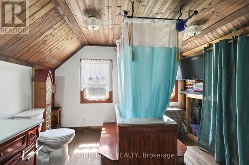 377 Sand Lake Road, Rideau Lakes, ON - Indoor Photo Showing Bathroom