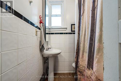 97 Augusta Street, Hamilton, ON - Indoor Photo Showing Bathroom