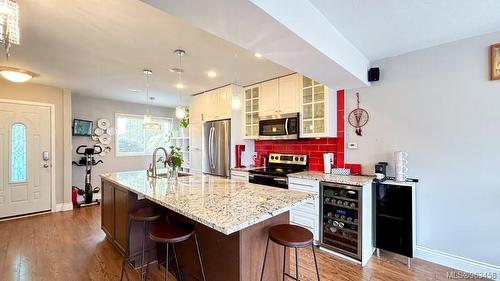 109-1709 Mckenzie Ave, Saanich, BC - Indoor Photo Showing Kitchen With Upgraded Kitchen