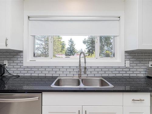 10348 Arbay Close, Sidney, BC - Indoor Photo Showing Kitchen With Double Sink