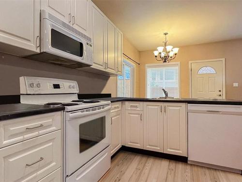 3431 Mary Anne Cres, Colwood, BC - Indoor Photo Showing Kitchen