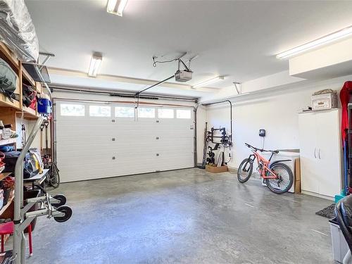3431 Mary Anne Cres, Colwood, BC - Indoor Photo Showing Garage