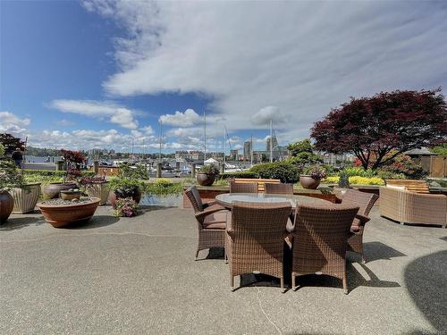 102-630 Montreal St, Victoria, BC - Outdoor With View