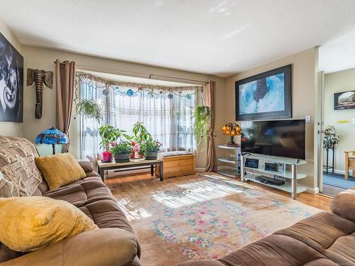 295 Larkspur Pl, Parksville, BC - Indoor Photo Showing Living Room