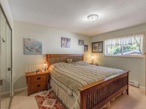 295 Larkspur Pl, Parksville, BC - Indoor Photo Showing Bedroom