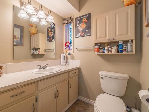 295 Larkspur Pl, Parksville, BC - Indoor Photo Showing Bathroom