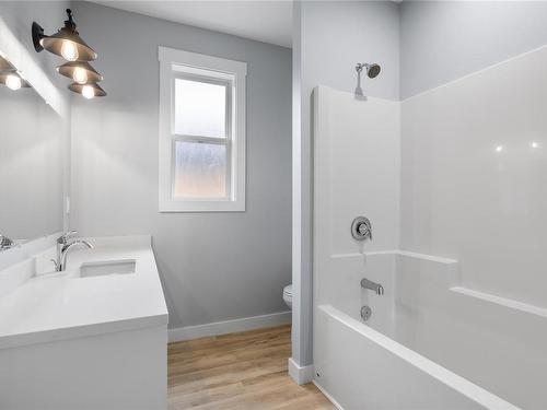 3909 Cedar St, Port Alberni, BC - Indoor Photo Showing Bathroom