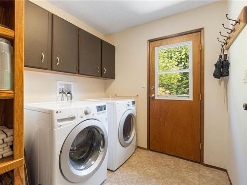834 Sonora Pl, Qualicum Beach, BC - Indoor Photo Showing Laundry Room