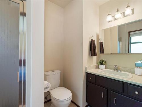 834 Sonora Pl, Qualicum Beach, BC - Indoor Photo Showing Bathroom