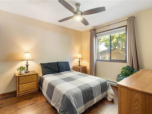 834 Sonora Pl, Qualicum Beach, BC - Indoor Photo Showing Bedroom