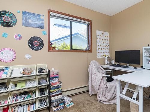 1654 Tasco Close, Saanich, BC - Indoor Photo Showing Office