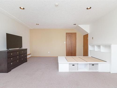 1654 Tasco Close, Saanich, BC - Indoor Photo Showing Other Room