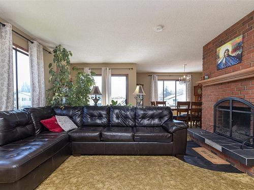 1654 Tasco Close, Saanich, BC - Indoor Photo Showing Living Room With Fireplace