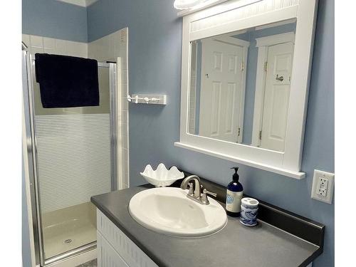277 Buller Rd, Qualicum Beach, BC - Indoor Photo Showing Bathroom
