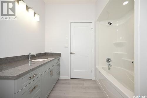 9 2330 Morsky Drive, Estevan, SK - Indoor Photo Showing Bathroom