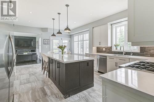 3 Country Lane Crescent, Halton Hills, ON - Indoor Photo Showing Kitchen With Upgraded Kitchen