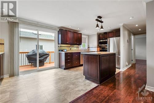 1493 Queenswood Crescent, Ottawa, ON - Indoor Photo Showing Kitchen