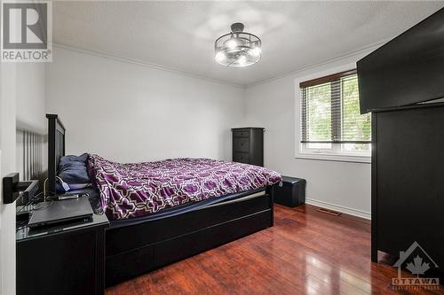 1493 Queenswood Crescent, Ottawa, ON - Indoor Photo Showing Bedroom
