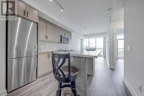602 - 681 Yonge Street, Barrie, ON - Indoor Photo Showing Kitchen With Stainless Steel Kitchen With Upgraded Kitchen
