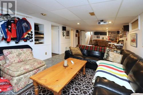 167 Oliver Place, Oakville, ON - Indoor Photo Showing Living Room