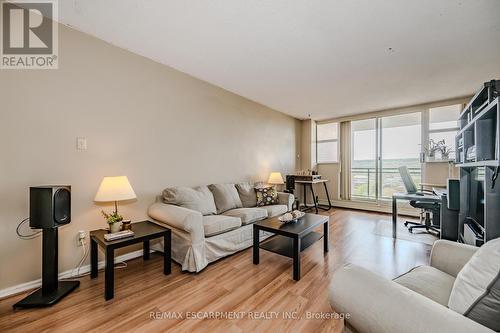 1610 - 975 Warwick Court, Burlington, ON - Indoor Photo Showing Living Room