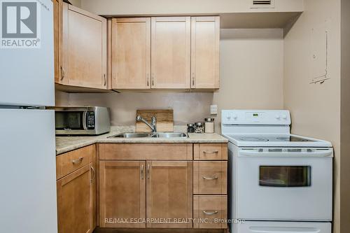 1610 - 975 Warwick Court, Burlington, ON - Indoor Photo Showing Kitchen With Double Sink