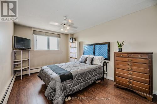 1610 - 975 Warwick Court, Burlington, ON - Indoor Photo Showing Bedroom