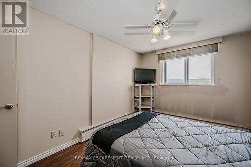 1610 - 975 Warwick Court, Burlington, ON - Indoor Photo Showing Bedroom