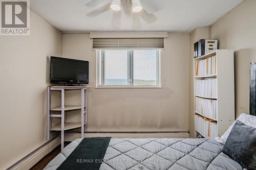 1610 - 975 Warwick Court, Burlington, ON - Indoor Photo Showing Other Room