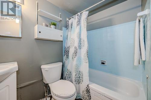 1610 - 975 Warwick Court, Burlington, ON - Indoor Photo Showing Bathroom