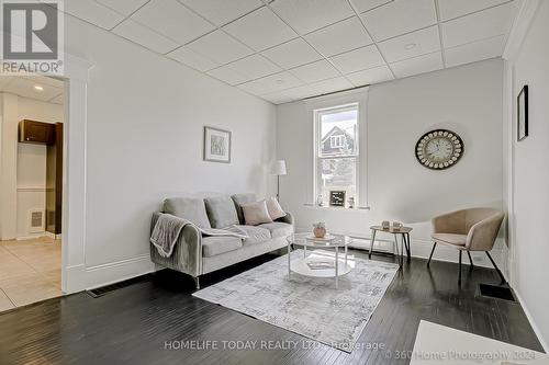 204 Park Street N, Peterborough, ON - Indoor Photo Showing Living Room