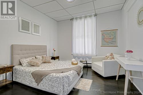 204 Park Street N, Peterborough, ON - Indoor Photo Showing Bedroom