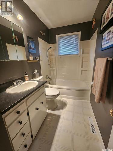 818 Mann Avenue, Radville, SK - Indoor Photo Showing Bathroom