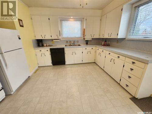 818 Mann Avenue, Radville, SK - Indoor Photo Showing Kitchen With Double Sink