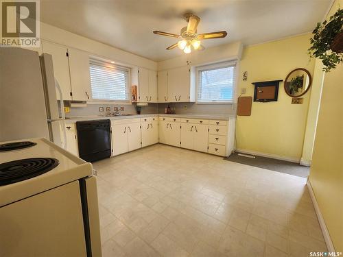 818 Mann Avenue, Radville, SK - Indoor Photo Showing Kitchen
