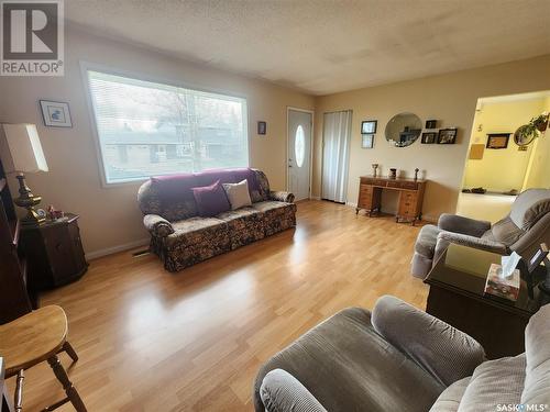 818 Mann Avenue, Radville, SK - Indoor Photo Showing Living Room