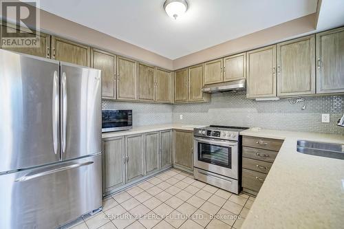 1525 Sturgeon Court, Pickering, ON - Indoor Photo Showing Kitchen With Double Sink