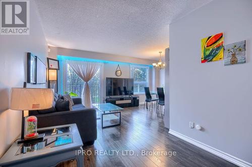 42 Dawson Crescent, Brampton, ON - Indoor Photo Showing Living Room