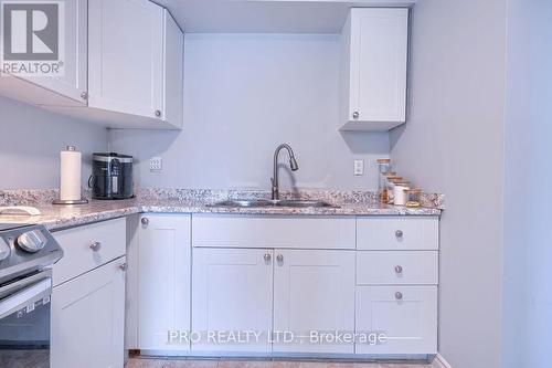 42 Dawson Crescent, Brampton, ON - Indoor Photo Showing Kitchen