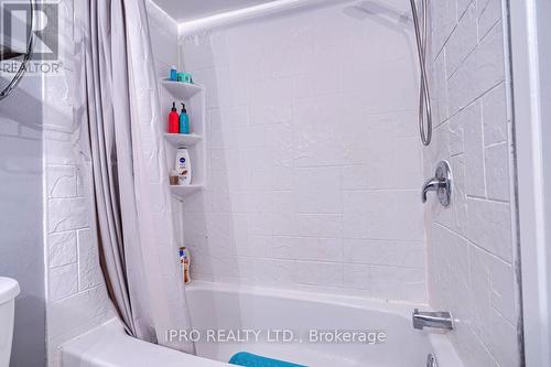 42 Dawson Crescent, Brampton, ON - Indoor Photo Showing Bathroom