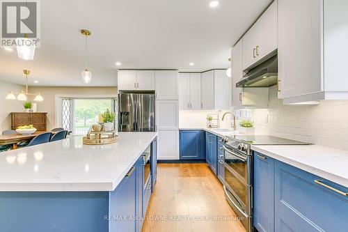 1386 Grosvenor Street, Oakville, ON - Indoor Photo Showing Kitchen With Upgraded Kitchen