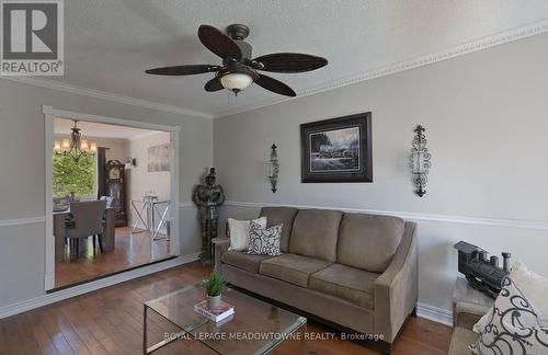 6557 Eastridge Road, Mississauga, ON - Indoor Photo Showing Living Room